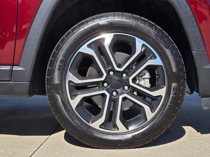 Jeep Compass Vehicle Full-screen Gallery Image 19