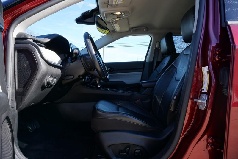 Jeep Compass Vehicle Full-screen Gallery Image 20