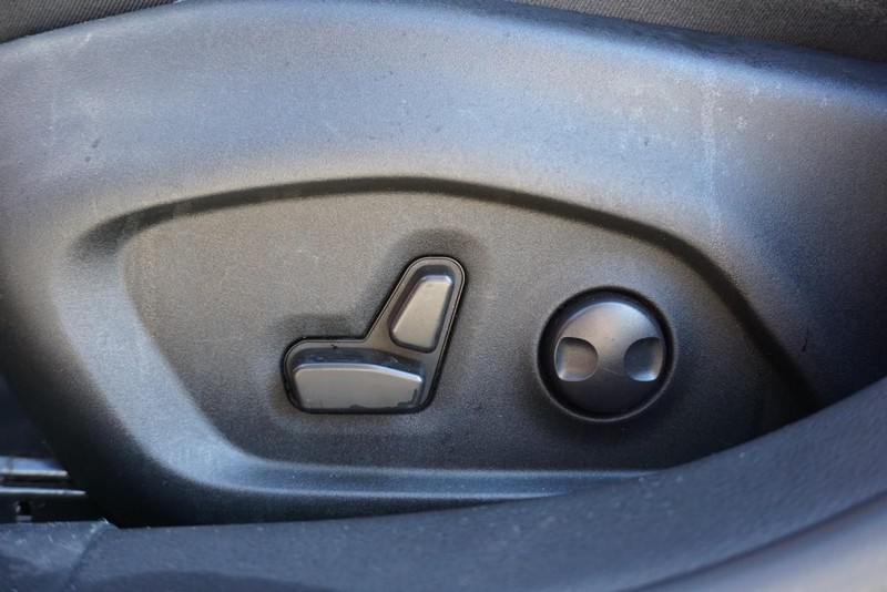 Jeep Compass Vehicle Full-screen Gallery Image 21