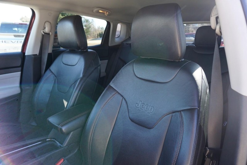 Jeep Compass Vehicle Full-screen Gallery Image 22