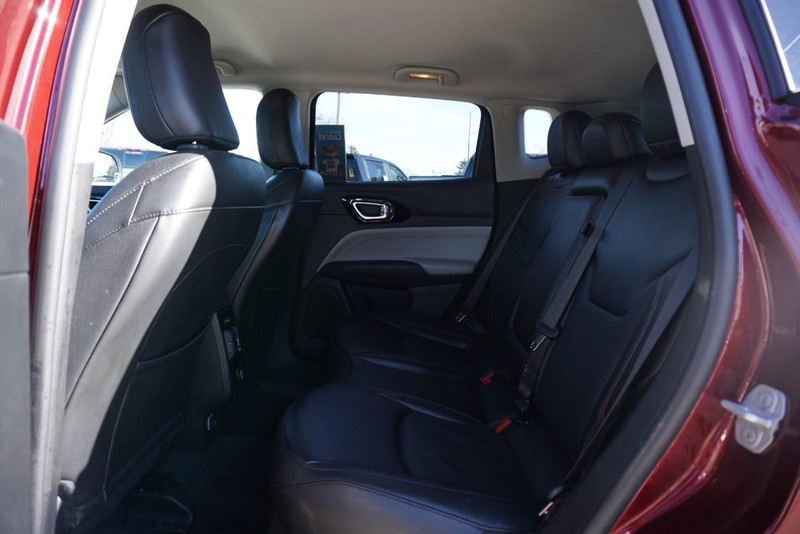 Jeep Compass Vehicle Full-screen Gallery Image 23