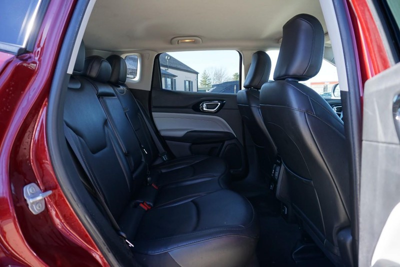 Jeep Compass Vehicle Full-screen Gallery Image 25