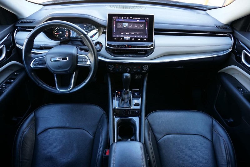 Jeep Compass Vehicle Full-screen Gallery Image 29