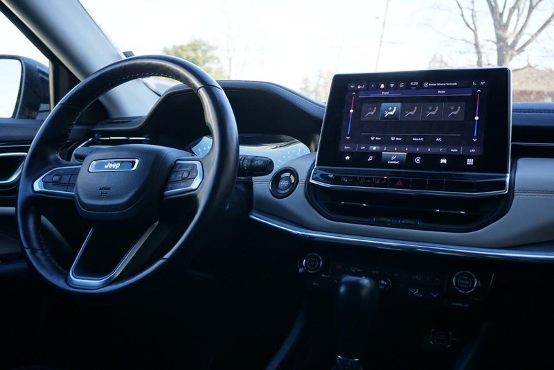 Jeep Compass Vehicle Full-screen Gallery Image 32