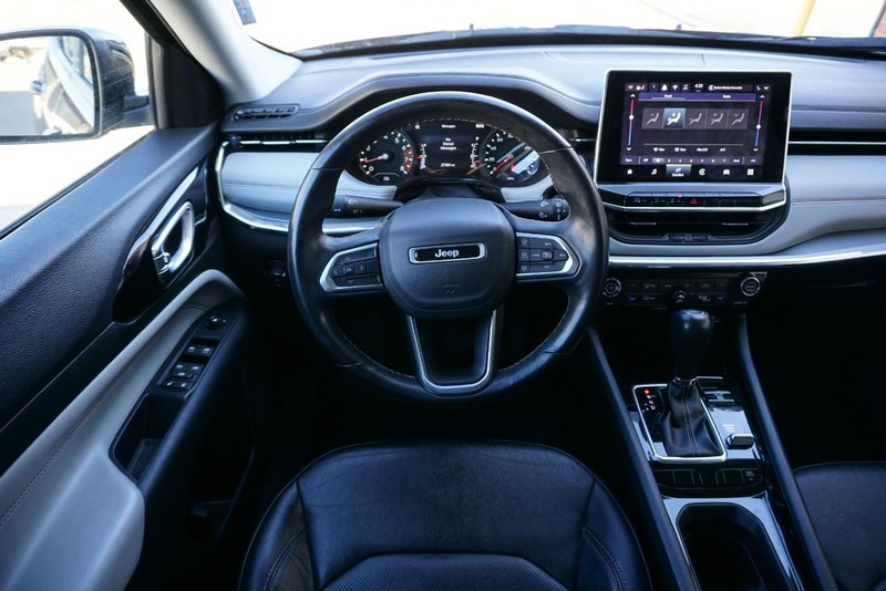 Jeep Compass Vehicle Full-screen Gallery Image 33