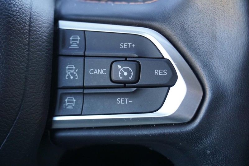 Jeep Compass Vehicle Full-screen Gallery Image 35