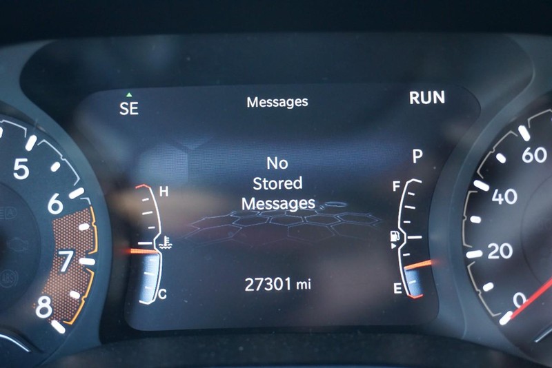 Jeep Compass Vehicle Full-screen Gallery Image 37