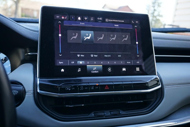 Jeep Compass Vehicle Full-screen Gallery Image 38