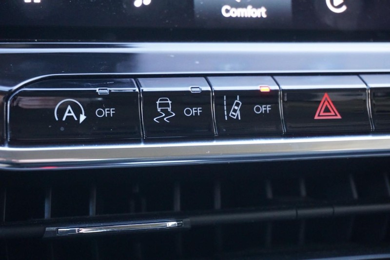 Jeep Compass Vehicle Full-screen Gallery Image 39