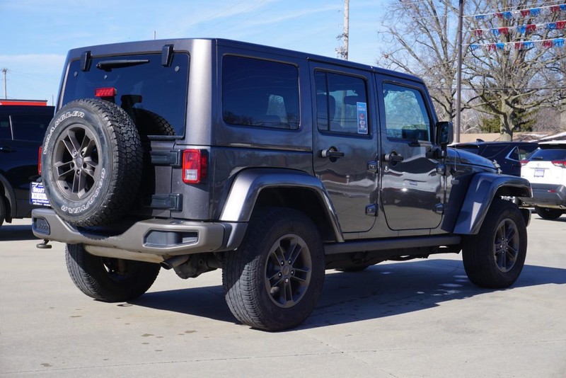 Jeep Wrangler Unlimited Vehicle Full-screen Gallery Image 03