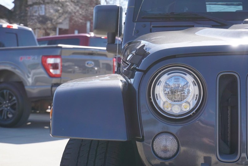 Jeep Wrangler Unlimited Vehicle Full-screen Gallery Image 09