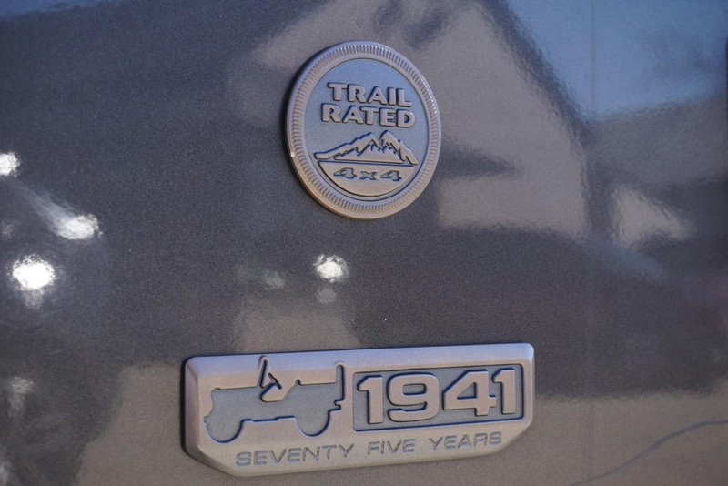 Jeep Wrangler Unlimited Vehicle Full-screen Gallery Image 12