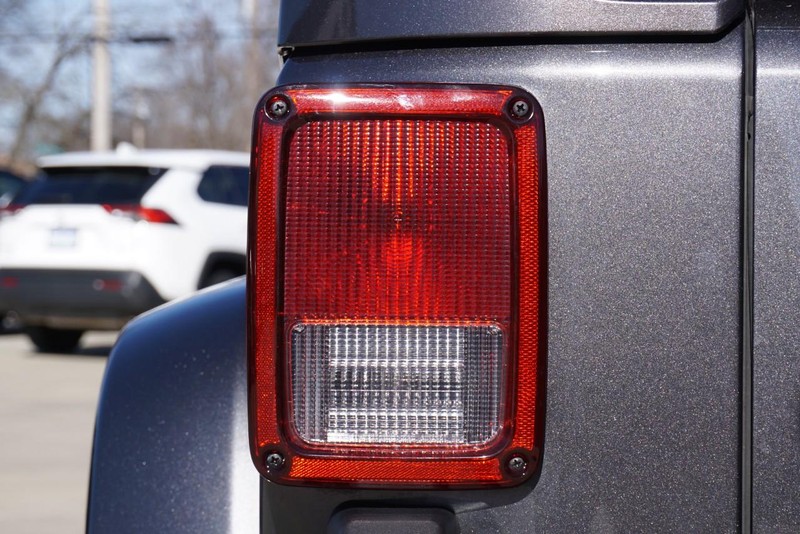 Jeep Wrangler Unlimited Vehicle Full-screen Gallery Image 18