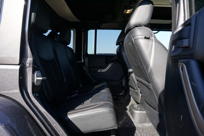 Jeep Wrangler Unlimited Vehicle Full-screen Gallery Image 26