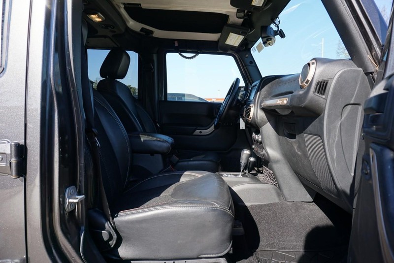 Jeep Wrangler Unlimited Vehicle Full-screen Gallery Image 28