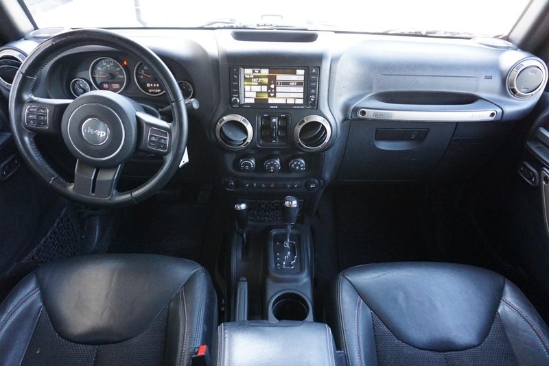 Jeep Wrangler Unlimited Vehicle Full-screen Gallery Image 31