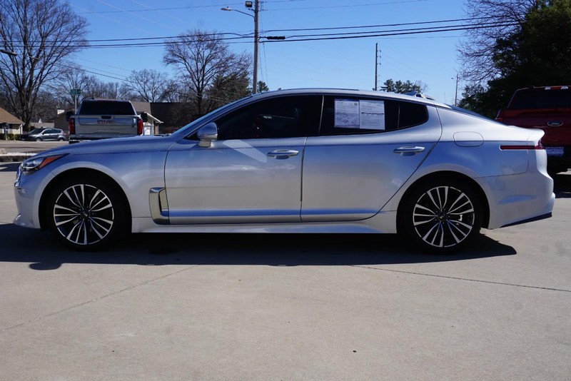 Kia Stinger Vehicle Full-screen Gallery Image 06