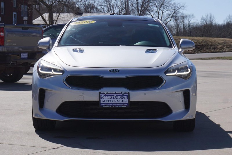 Kia Stinger Vehicle Full-screen Gallery Image 08