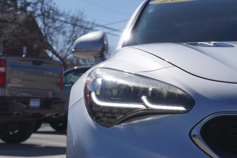 Kia Stinger Vehicle Full-screen Gallery Image 09