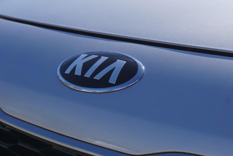 Kia Stinger Vehicle Full-screen Gallery Image 11