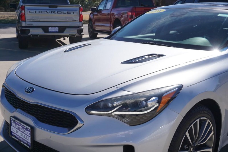 Kia Stinger Vehicle Full-screen Gallery Image 12