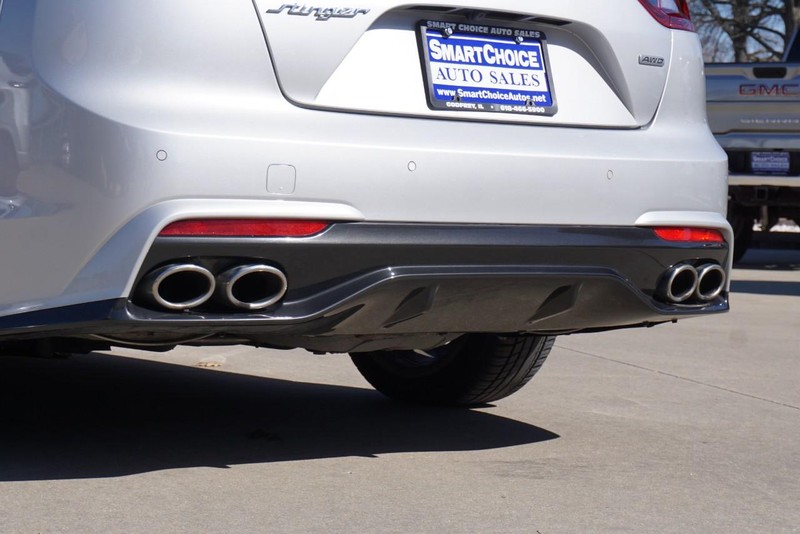 Kia Stinger Vehicle Full-screen Gallery Image 22