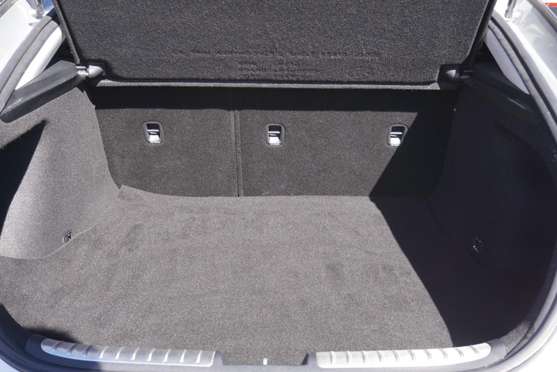 Kia Stinger Vehicle Full-screen Gallery Image 23