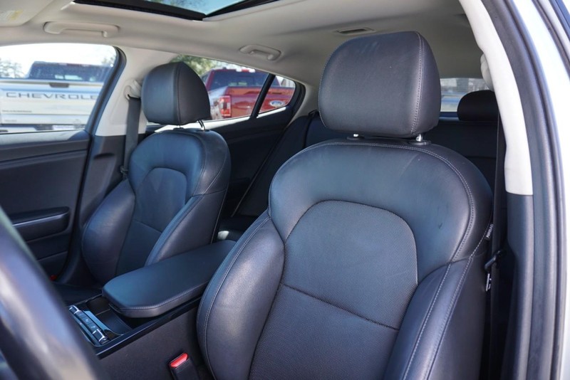 Kia Stinger Vehicle Full-screen Gallery Image 26