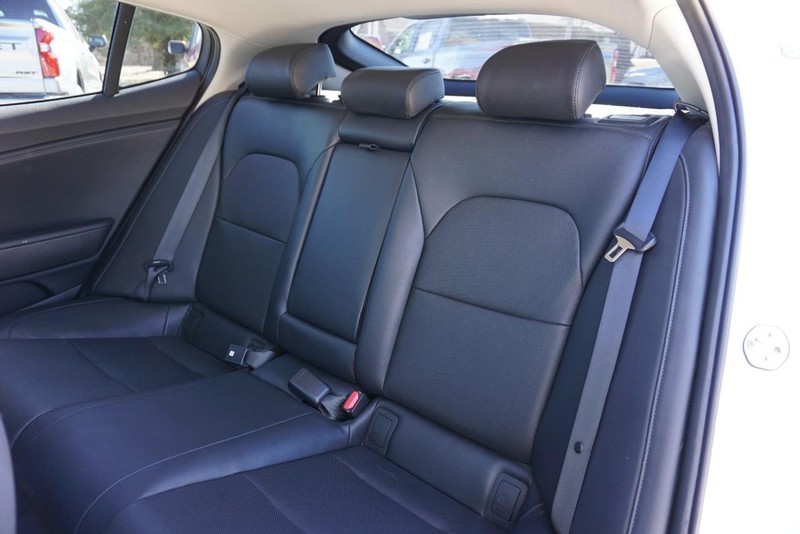 Kia Stinger Vehicle Full-screen Gallery Image 28