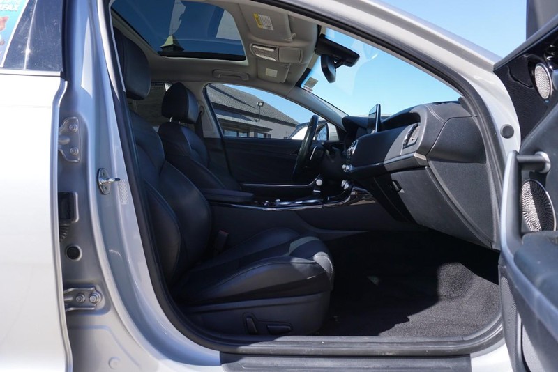 Kia Stinger Vehicle Full-screen Gallery Image 31