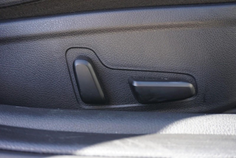 Kia Stinger Vehicle Full-screen Gallery Image 32