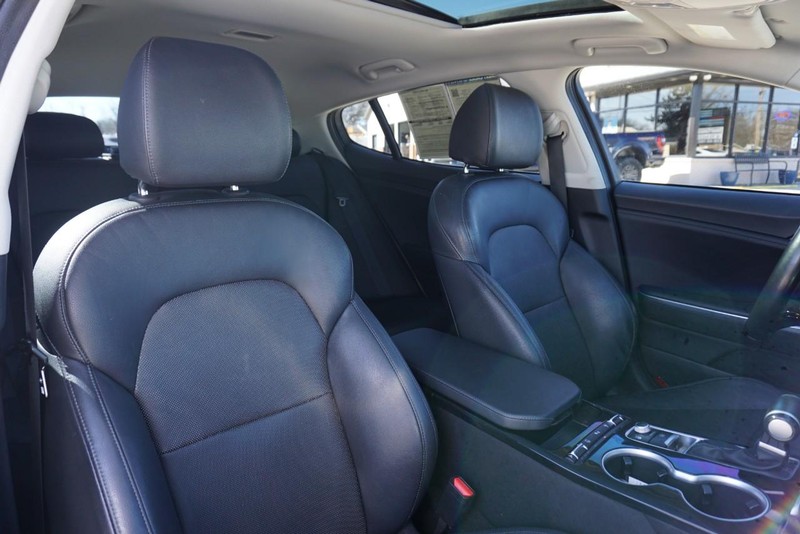 Kia Stinger Vehicle Full-screen Gallery Image 33