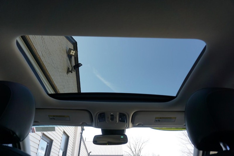 Kia Stinger Vehicle Full-screen Gallery Image 38