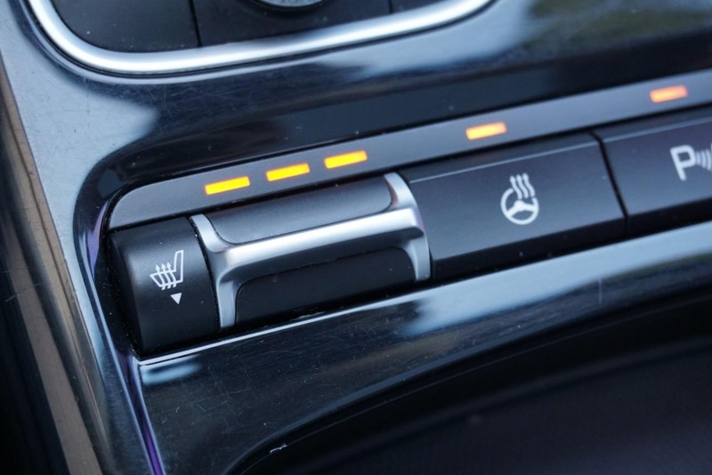 Kia Stinger Vehicle Full-screen Gallery Image 51