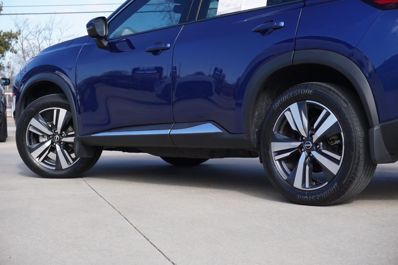 Nissan Rogue Vehicle Full-screen Gallery Image 11