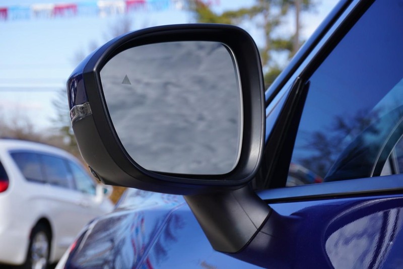 Nissan Rogue Vehicle Full-screen Gallery Image 13