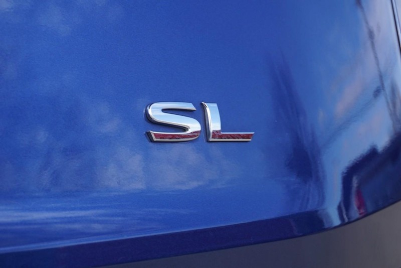 Nissan Rogue Vehicle Full-screen Gallery Image 16