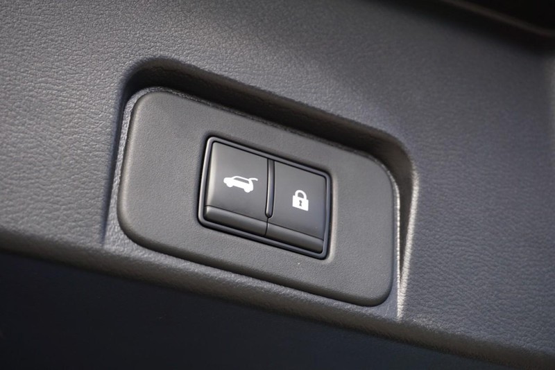 Nissan Rogue Vehicle Full-screen Gallery Image 18