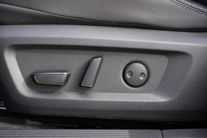 Nissan Rogue Vehicle Full-screen Gallery Image 20