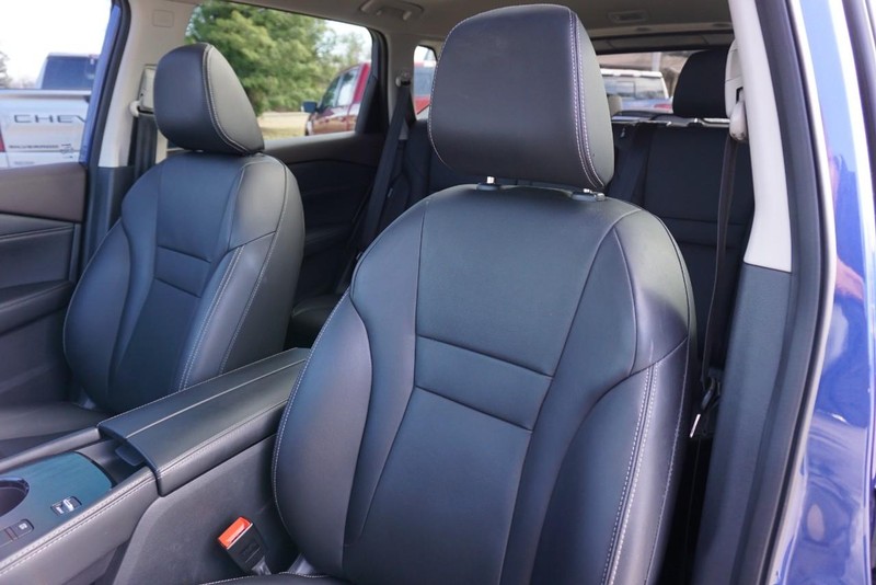 Nissan Rogue Vehicle Full-screen Gallery Image 21