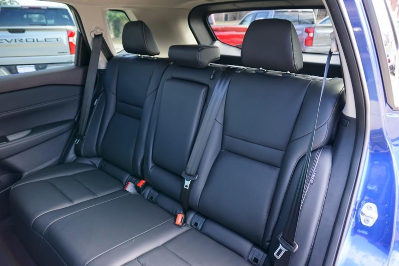 Nissan Rogue Vehicle Full-screen Gallery Image 23