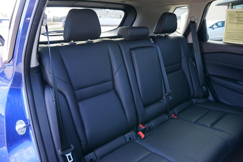 Nissan Rogue Vehicle Full-screen Gallery Image 25