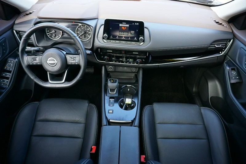 Nissan Rogue Vehicle Full-screen Gallery Image 29