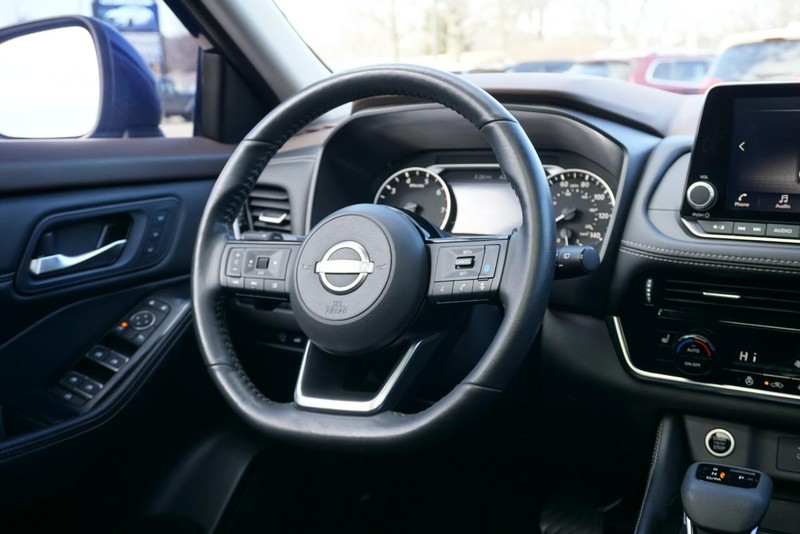 Nissan Rogue Vehicle Full-screen Gallery Image 30