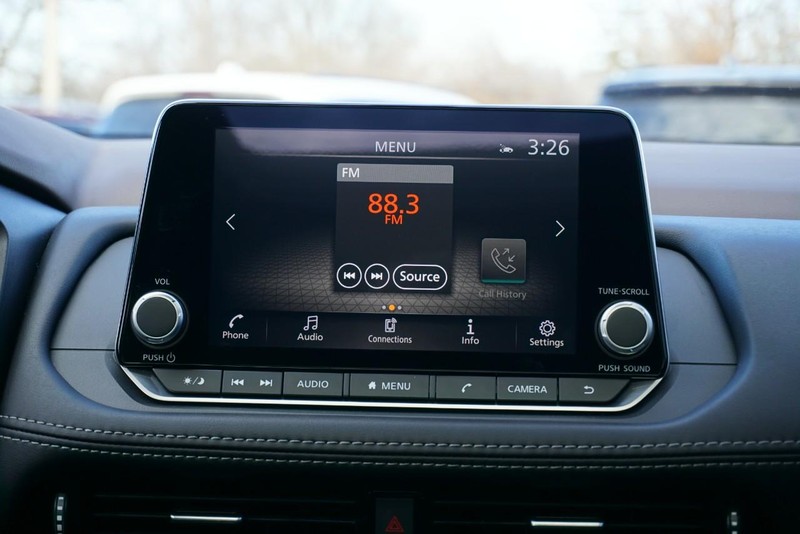 Nissan Rogue Vehicle Full-screen Gallery Image 31