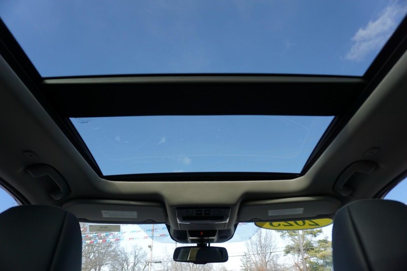 Nissan Rogue Vehicle Full-screen Gallery Image 32