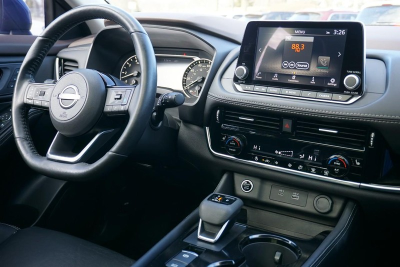 Nissan Rogue Vehicle Full-screen Gallery Image 33