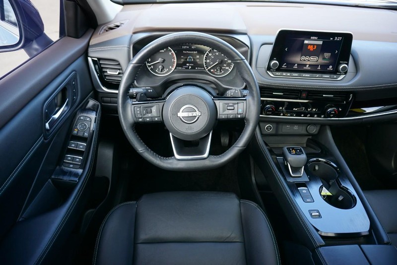 Nissan Rogue Vehicle Full-screen Gallery Image 34