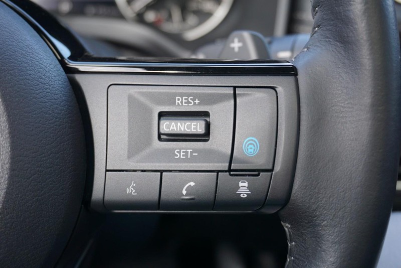 Nissan Rogue Vehicle Full-screen Gallery Image 36