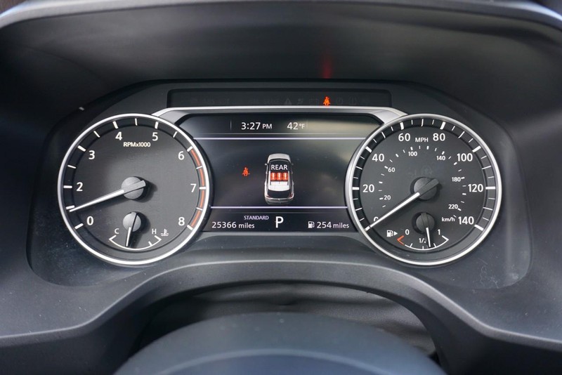 Nissan Rogue Vehicle Full-screen Gallery Image 37